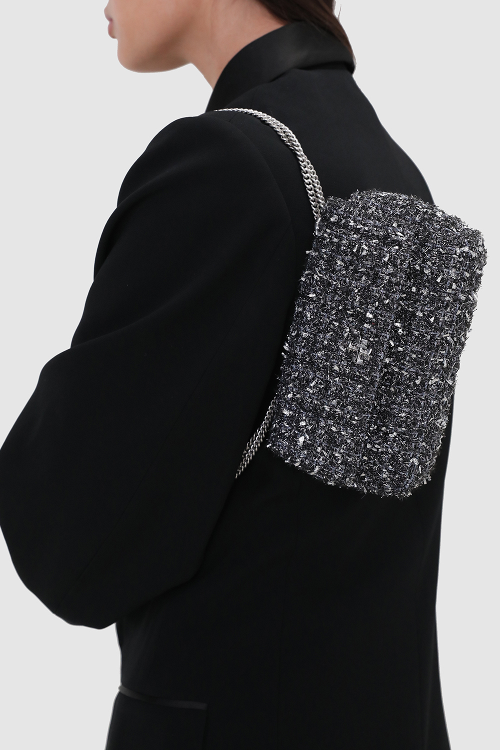 תמונת כל הלוק של תיק קרוס קירה מיני